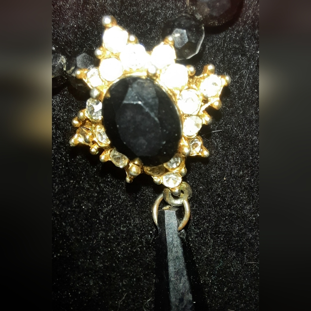 Set of 2 black noir style Choker necklaces with faceted black beads - Picture 3 of 7